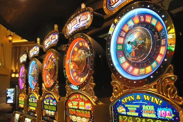 mpo0404 live-dealer table with multi-camera feed and betting interface